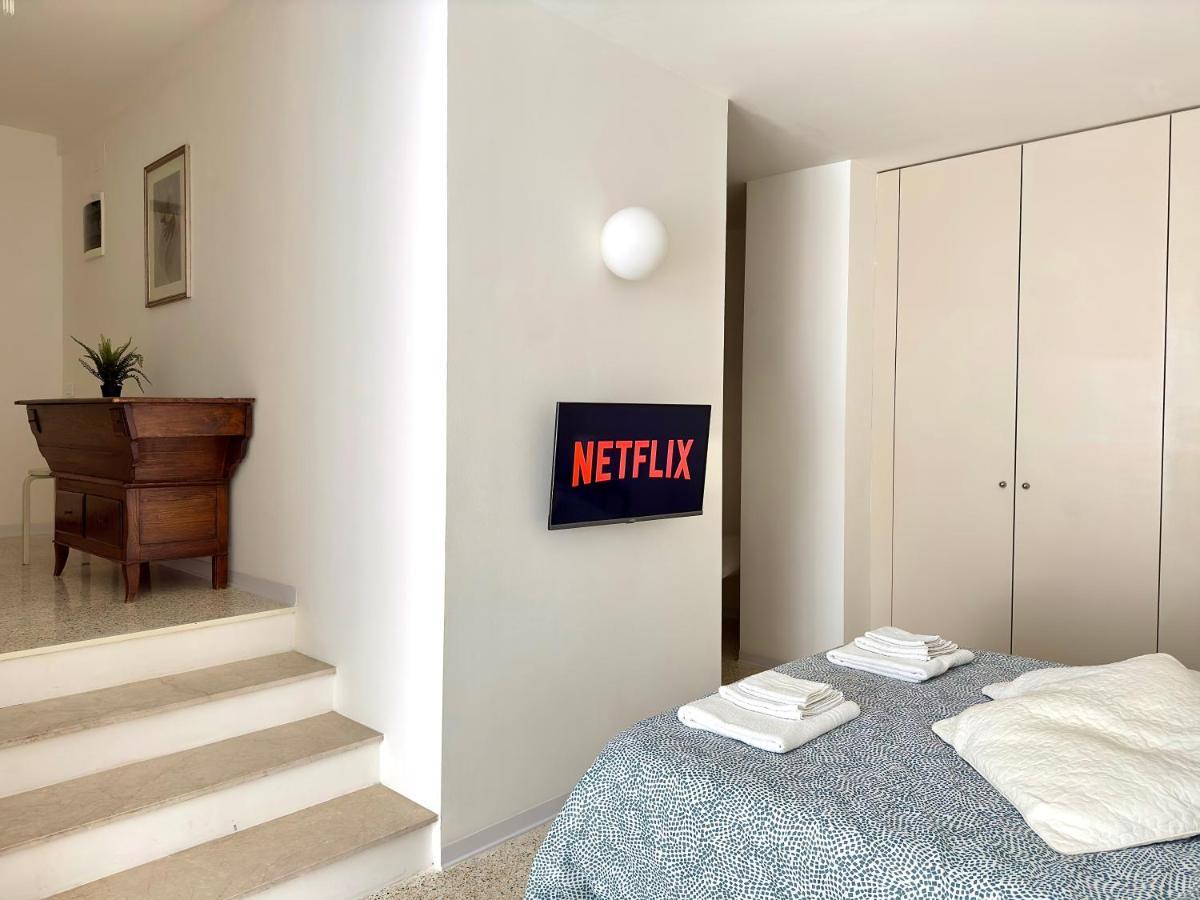 Minimal Apartment Navigli Milan Extérieur photo