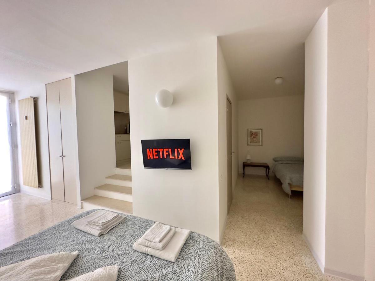 Minimal Apartment Navigli Milan Extérieur photo